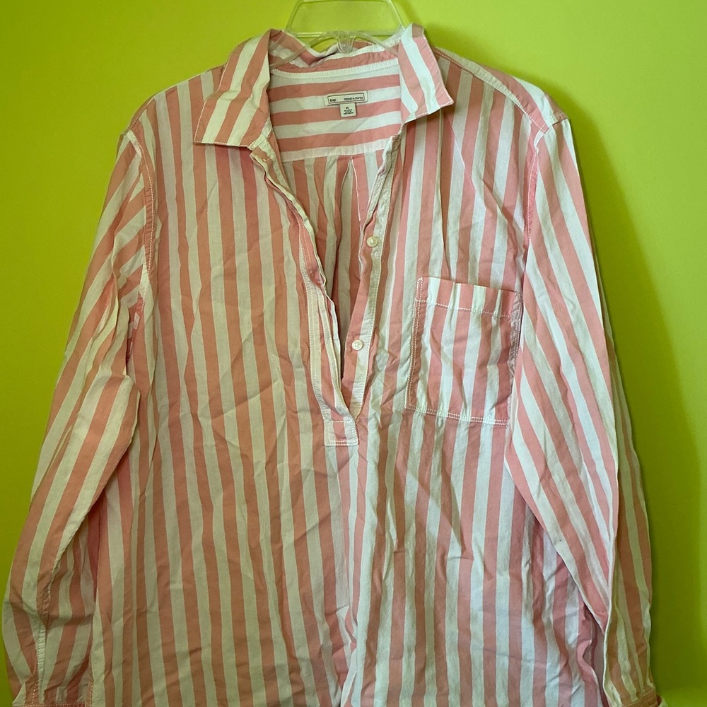 GAP super soft Pink & White Striped 1/4 Button-Down